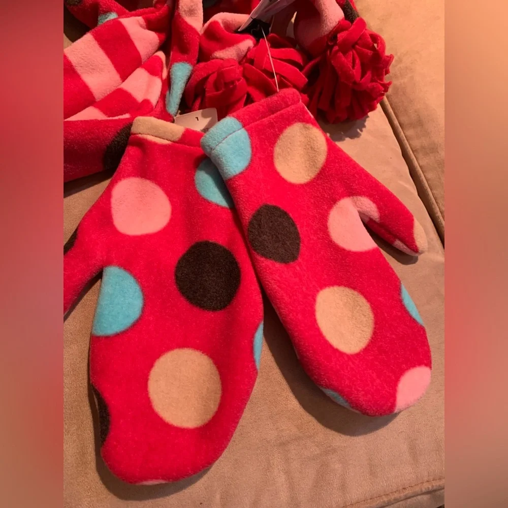 NWT!! GAP Kids Reversible 🧣 Scarf and Mitten Set Size L
3 for $15 with 💕 - Picture 5 of 7